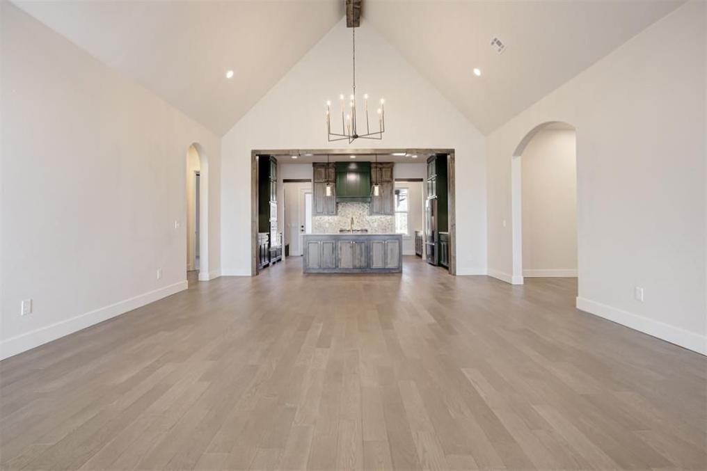 WyattPoindexter's tweet image. Refined single-level living in gated Edmond. Features a unique see-thru fireplace, chef's kitchen, dedicated study, and smart home tech including an EV charging outlet. Listed by Kasey Reyes – The Agency Oklahoma #8001AmberRidgeDR #SingleLevel