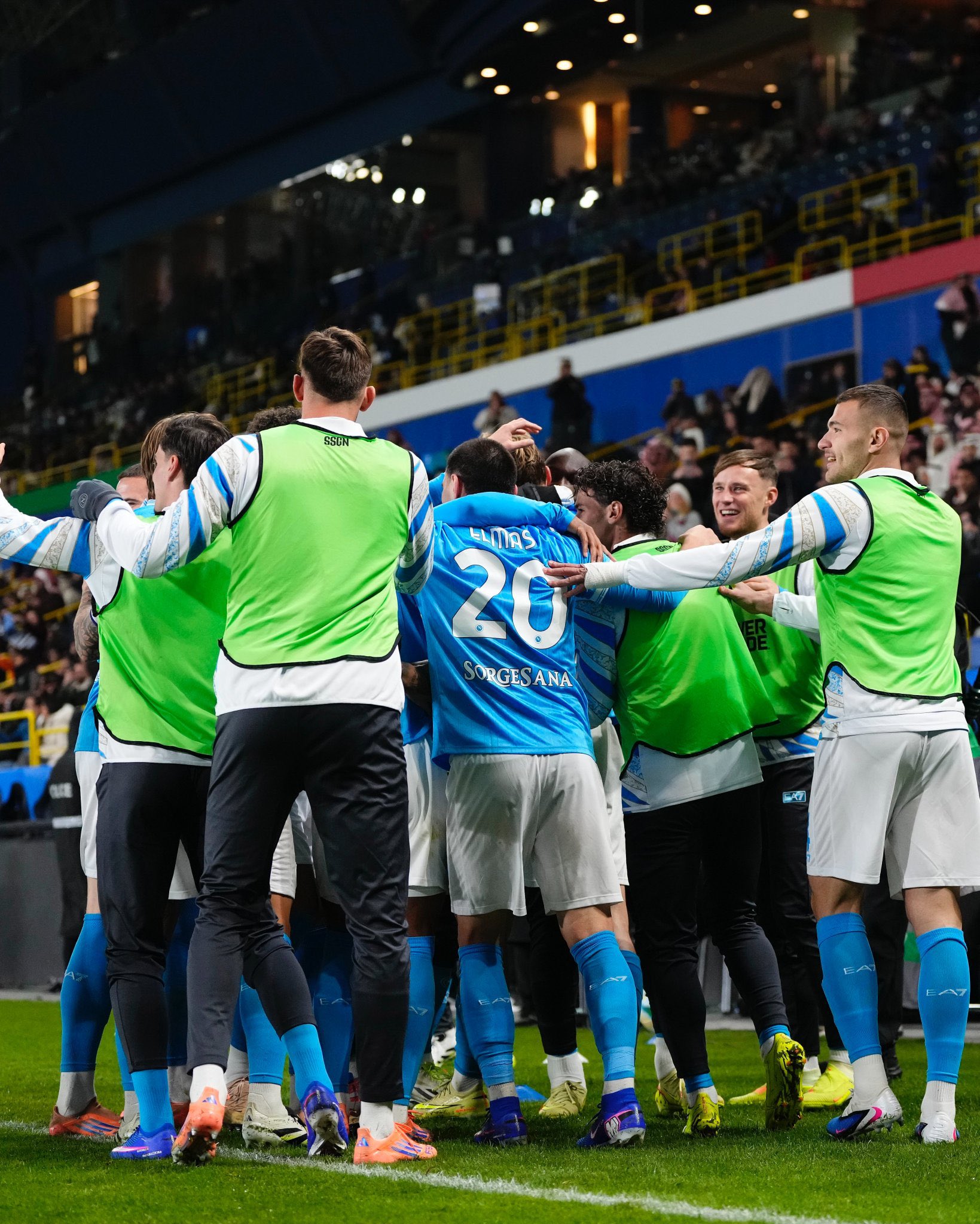 نابولي يتأهل إلى نهائي كأس السوبر الإيطالي بعد فوزه على ميلان بنتيجة (2-0) 