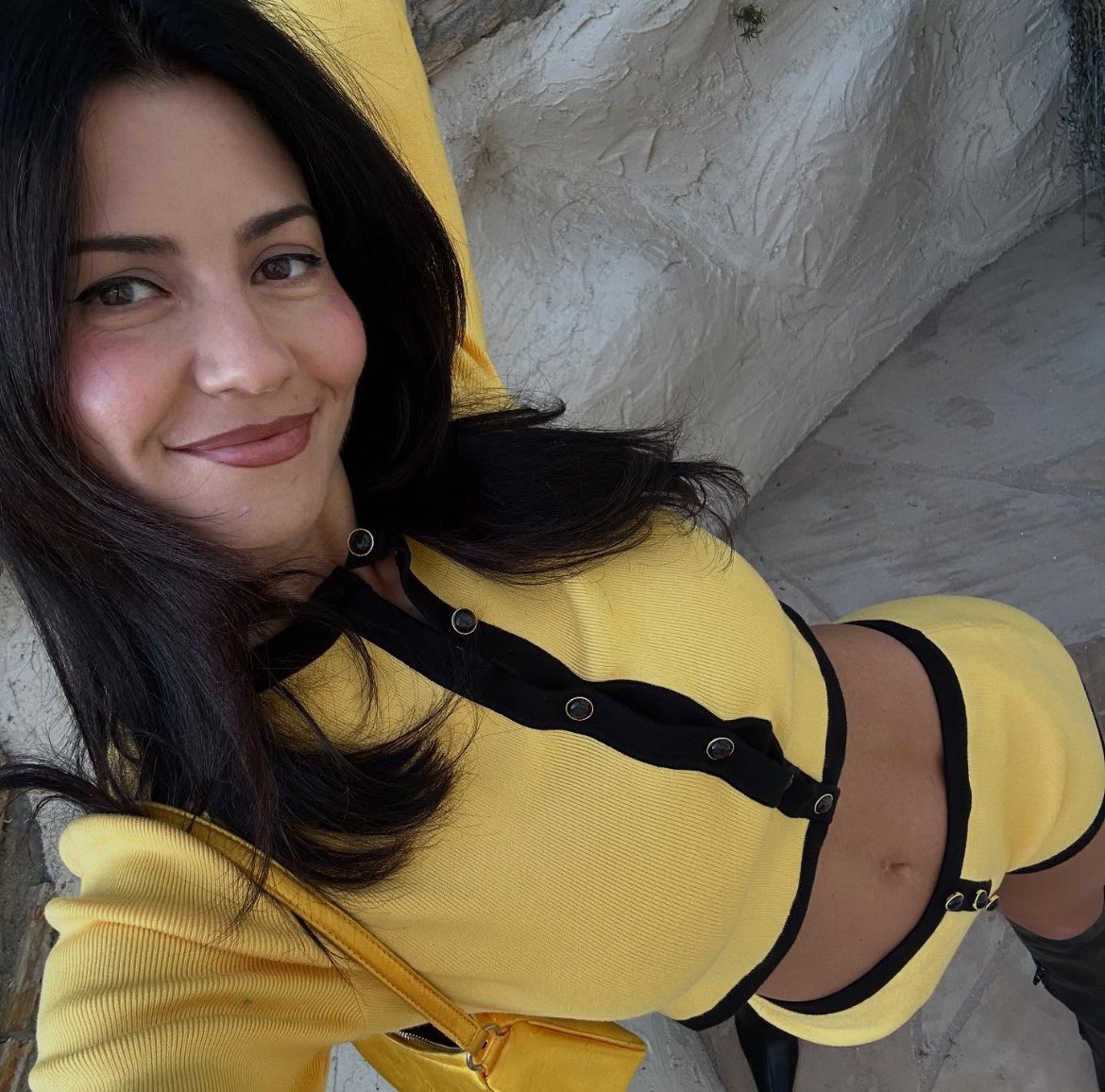 illdoasiamtold's tweet image. Singer MARINA has reportedly been blown up by a creeper.

"Why'd it run up on me like that!" - the Primadonna singer stated