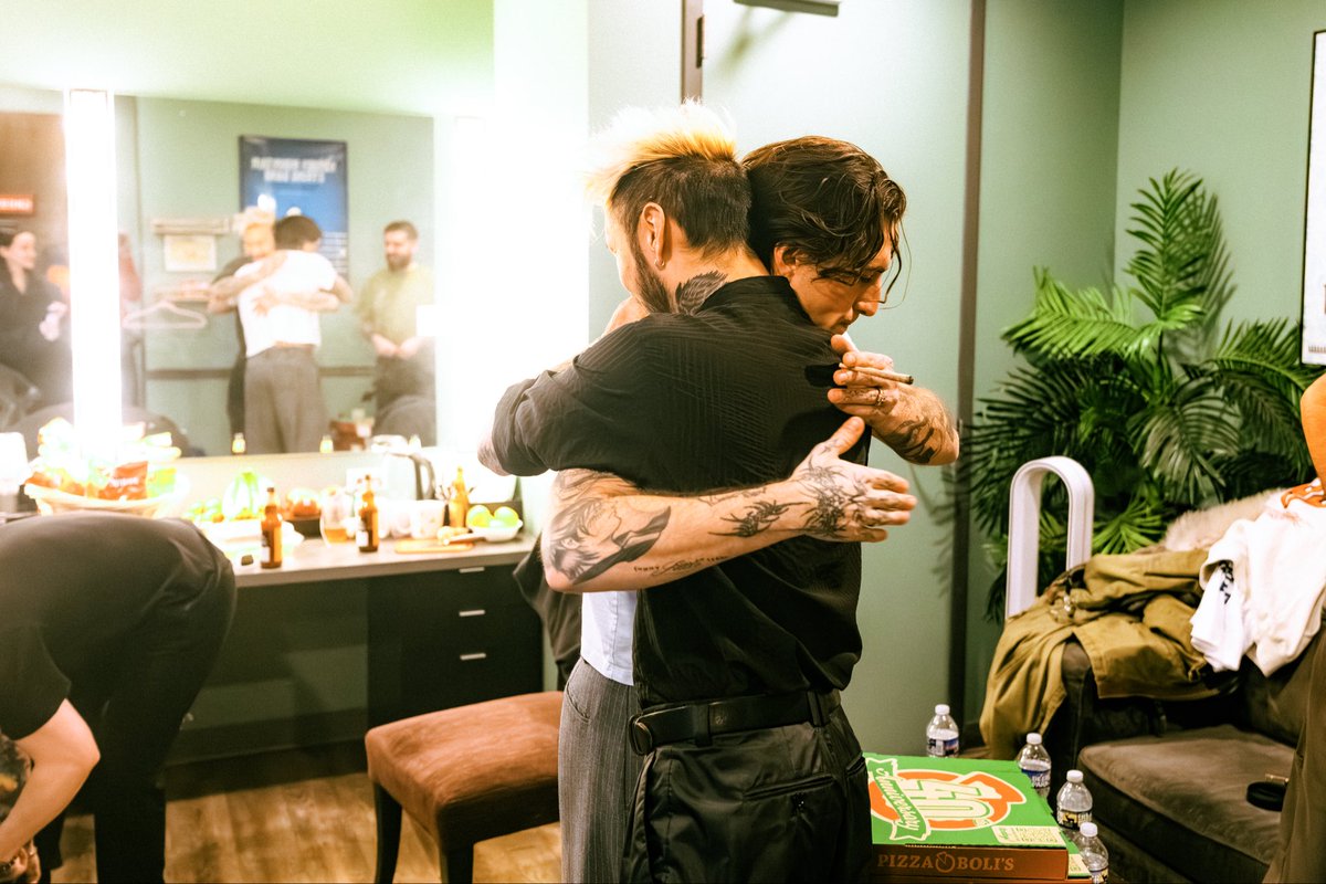 It’s a wrap guys! My first solo world tour is over and I couldn’t be more proud of this whole journey. 
I wanna thank my amazing band and my incredible team for all the support and hard work of this last few months. 
Last but not least, I wanna thank all of u that came to the