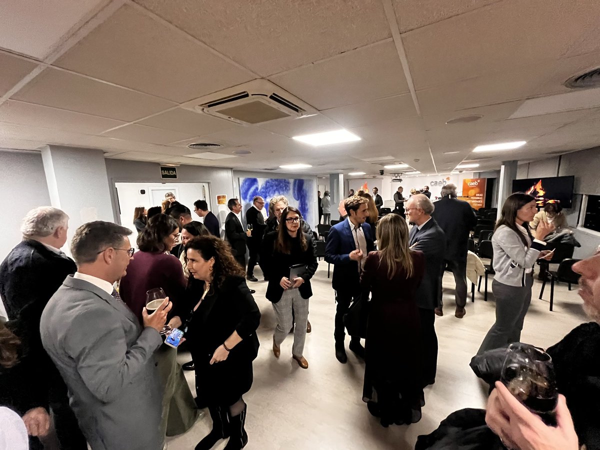 ADSPIB's tweet image. Última Junta de Gobierno y Asamblea General ordinaria de @CAEB . También hemos  brindado por unas felices fiestas de Navidad 🎅y un próspero año nuevo. 🪅 

Gracias @sergiobertran y equipo por el apoyo que hemos recibido este año.

Felices fiestas! 🎁🎄