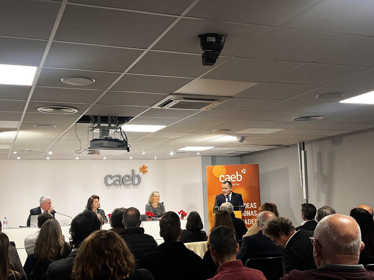 ADSPIB's tweet image. Última Junta de Gobierno y Asamblea General ordinaria de @CAEB . También hemos  brindado por unas felices fiestas de Navidad 🎅y un próspero año nuevo. 🪅 

Gracias @sergiobertran y equipo por el apoyo que hemos recibido este año.

Felices fiestas! 🎁🎄