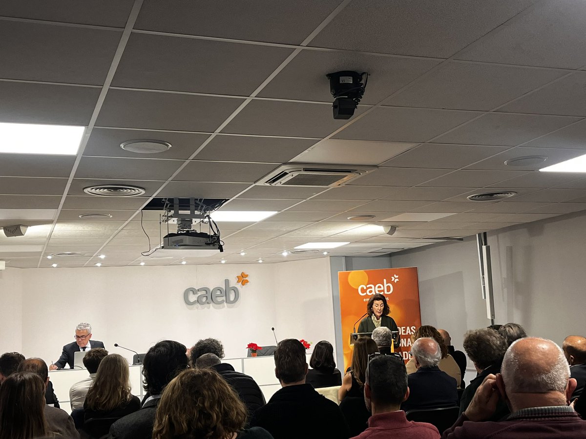 ADSPIB's tweet image. Última Junta de Gobierno y Asamblea General ordinaria de @CAEB . También hemos  brindado por unas felices fiestas de Navidad 🎅y un próspero año nuevo. 🪅 

Gracias @sergiobertran y equipo por el apoyo que hemos recibido este año.

Felices fiestas! 🎁🎄