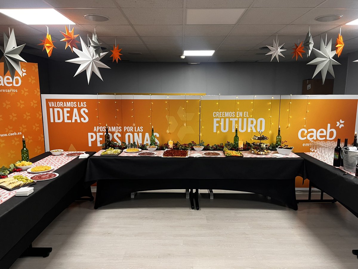 ADSPIB's tweet image. Última Junta de Gobierno y Asamblea General ordinaria de @CAEB . También hemos  brindado por unas felices fiestas de Navidad 🎅y un próspero año nuevo. 🪅 

Gracias @sergiobertran y equipo por el apoyo que hemos recibido este año.

Felices fiestas! 🎁🎄