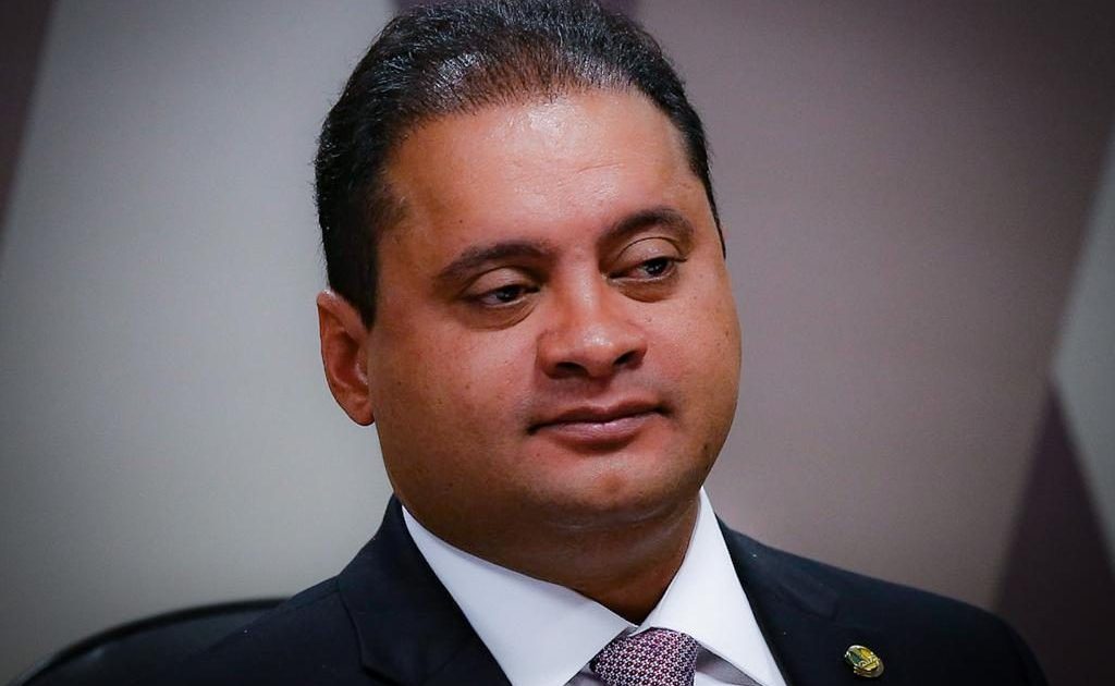 GabineteNews's tweet image. A Polícia Federal cumpre mandado de busca e apreensão do na casa do Senador petista Weverton Rocha, como parte da operação contra os roubos do velhinhos do INSS.
Quem diria que alguém ligado ao Lula estaria envolvido?
Surpresa zero!