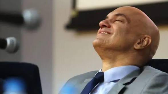🇧🇷 | Judge Alexandre de Moraes of Brazil is the most shielded judge in the world. There is no crime that the tyrant could commit that would be capable of removing him from office. Brazil has become the most improbable and perverse dictatorship on the planet.
