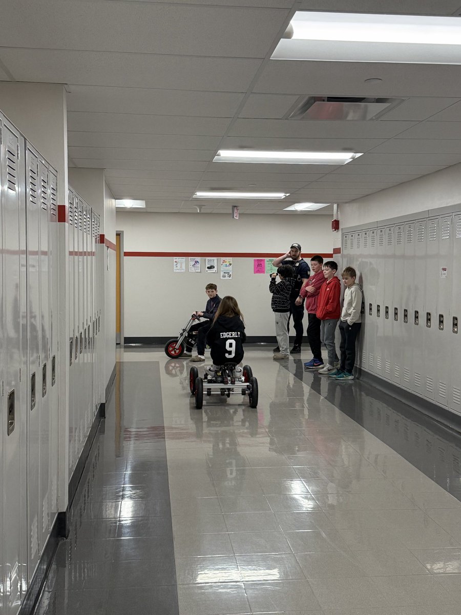 kmdunlap's tweet photo. Officer McLaughlin brought in a radar gun and busted some sixth grade STEAM students going 7 & 8 mph in the hall. π #infento @infento @FPSchools https://t.co/ylcbMxJKXa