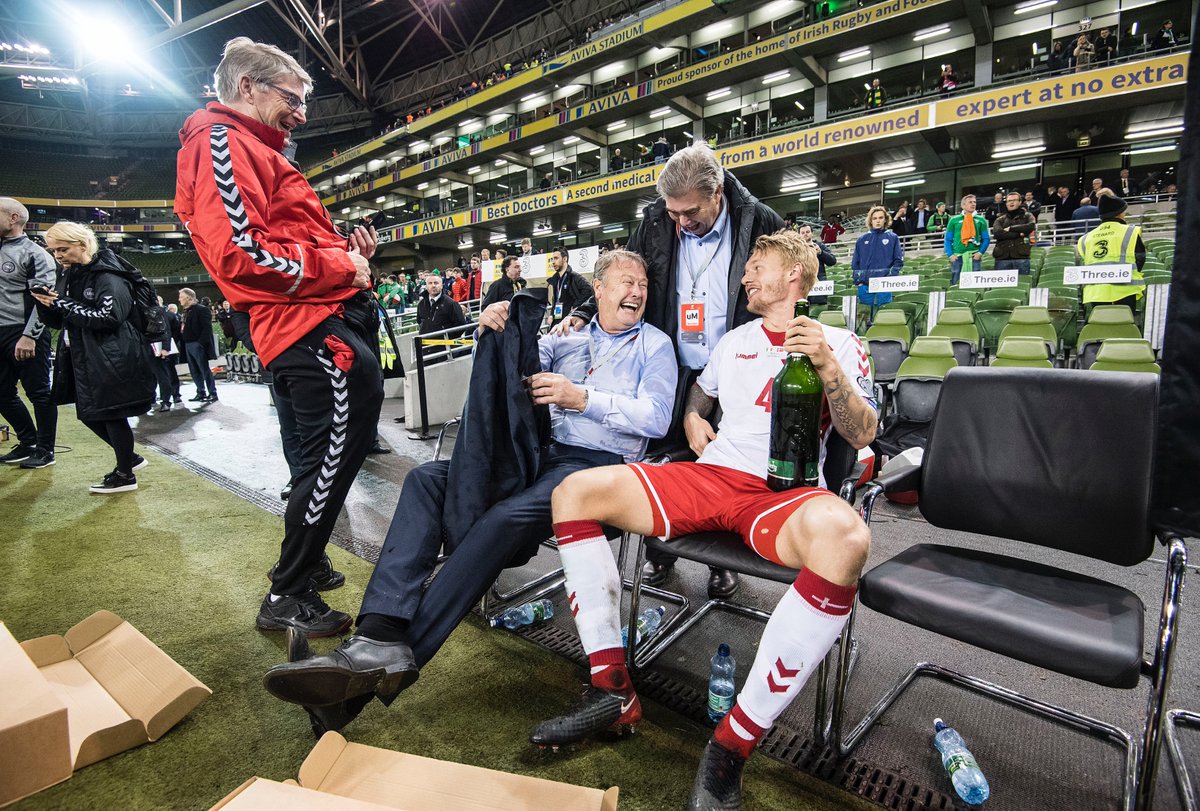 dbulandshold's tweet image. Tak for alt, Åge ❤️

Tak for din dedikation, for din varme og for alt det, du har givet til dansk fodbold og Herrelandsholdet.

Hvil i fred 🕊️

Æret være Åge Hareides minde.