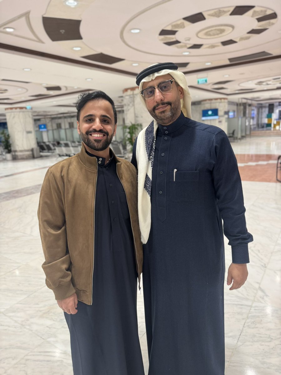 اليوم من أسعد الأيام بلقاء ع طبيب النشمي سعود العنزي <a href="/dr_alnashmi/">د.النشمي العنزي Dr.Alnashmi Alanazi</a> ، وهو وأخيه العميد خالد مضرب مثل يقتدى به وهم على نهج والدهم رحمه الله ودائماً مايوصيني الوالد  حفظه الله للإقتداء بهم علماً وخلقاً 

وفقكم الله دكتور وبكم نفتخر ونفاخر