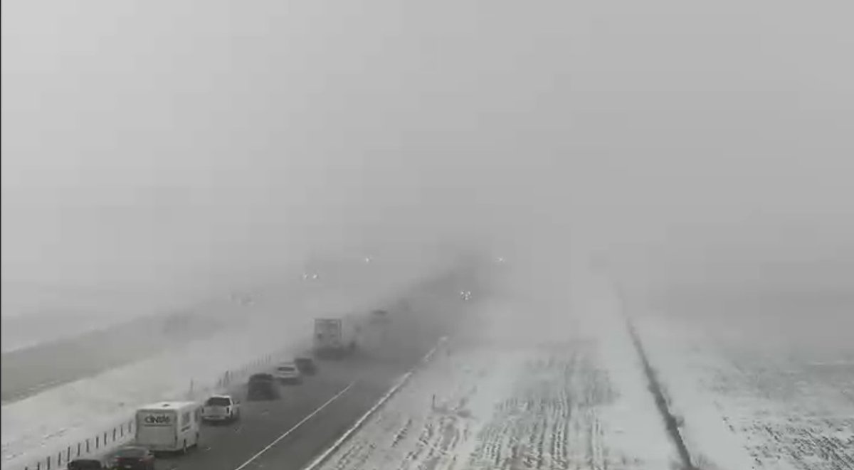 TRAFFIC ALERT: I-35 southbound closed, detoured for crash south of Owatonna at Hope. Slow down. Limited visibility as winds pick up. Watch for icy patches. Check 511mn.org for updates. Northbound I-35 remains open 511mn.org/map/event/MSPC… #mntraffic #mndot