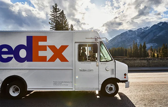 🔵MARKETEVANS: FedEx supera le aspettative con un utile per azione di $4.82 e un fatturato di $23.5 miliardi