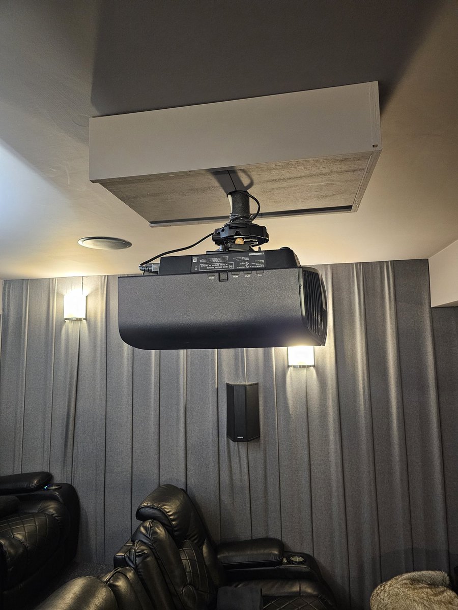 NewEnglandCryp1's tweet photo. Home Theater install this week in Rhode Island. Completed. On to the next one!
#HomeTheater #RhodeIsland #Tech #Hardware #Sony #4K #soundsystems https://t.co/WX1AUrXP1k