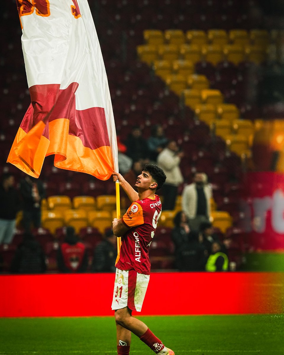 Beni her şartta destekleyen büyük Galatasaray taraftarına minnettarım. Bu şanlı forma için sahada sonuna kadar savaşacağım.💛❤️🦁