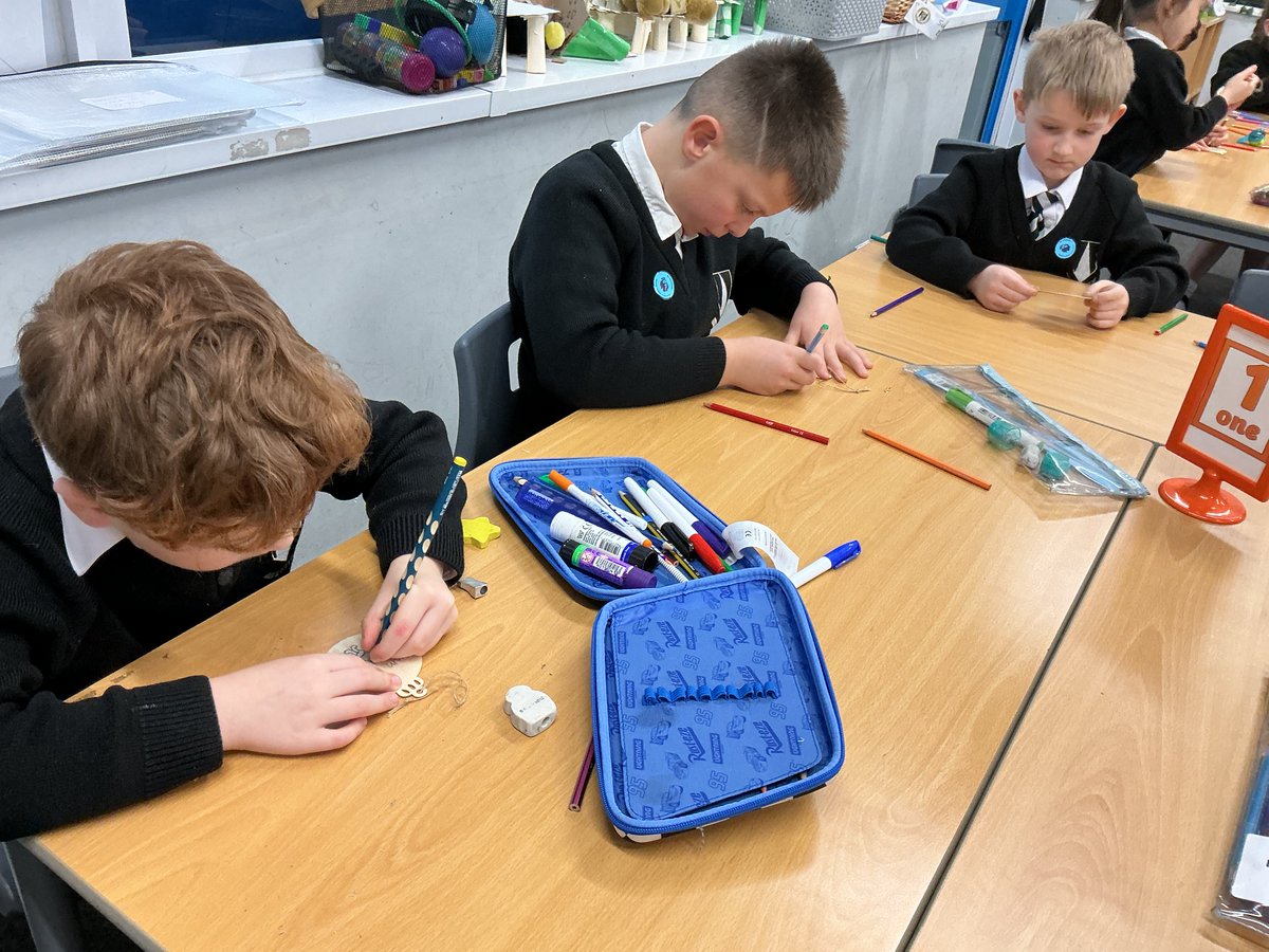 SCOSDominic's tweet photo. Enjoying our seasonal session workshop! #StCathsPSHE
@WFCTrust
@PLCommunities
#PrimaryStars #PLStarsPSHE https://t.co/jjJGWcWE0Q