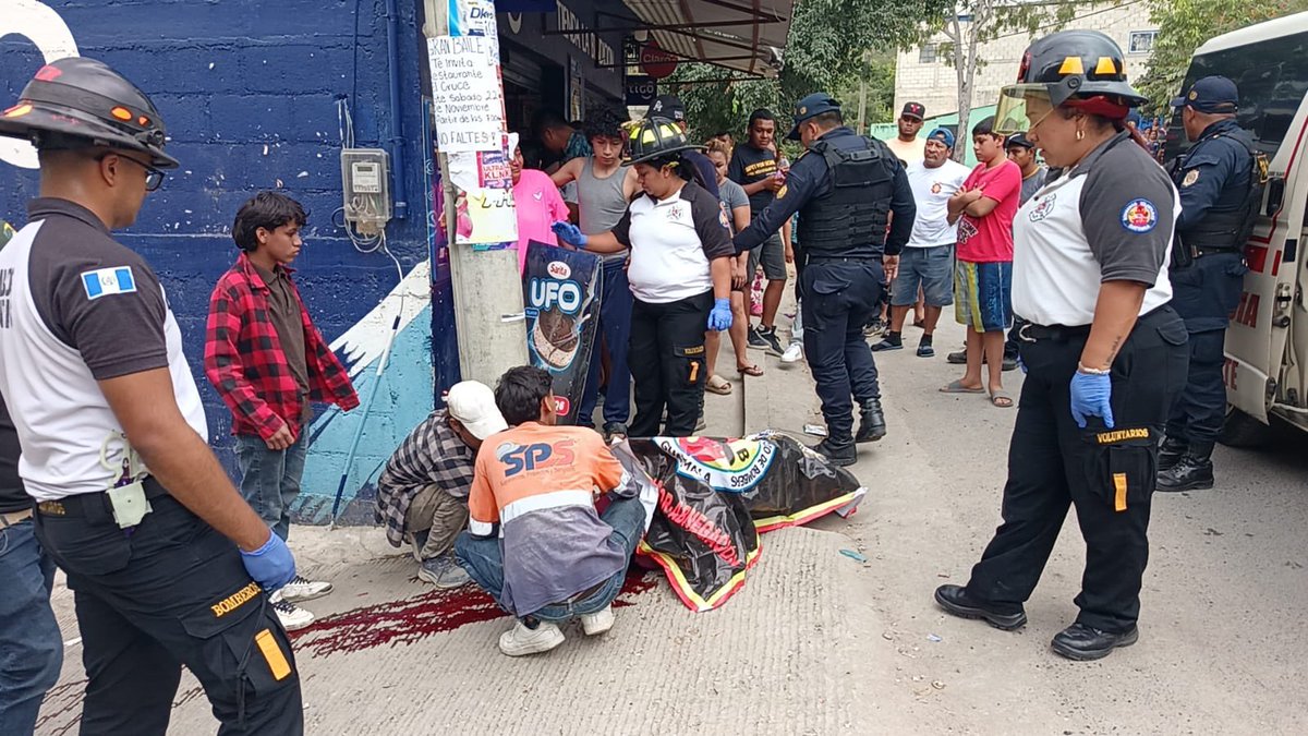 AztecaNoticiaGT's tweet photo. #URGENTE / Balacera deja a un fallecido en la colonia el Esfuerzo, Sanarate, El Progreso, la emergencia fue atendida por los Bomberos Voluntarios de la 70 compañía. La víctima fue identificada por un familiar.

Vía: @oriente_news https://t.co/AYmFmebKvg