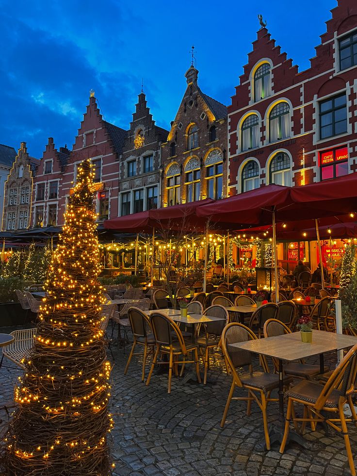 eikantres's tweet image. ㅤ
Glad to be back in Edinburgh! I missed these alleys so much! 
ㅤ