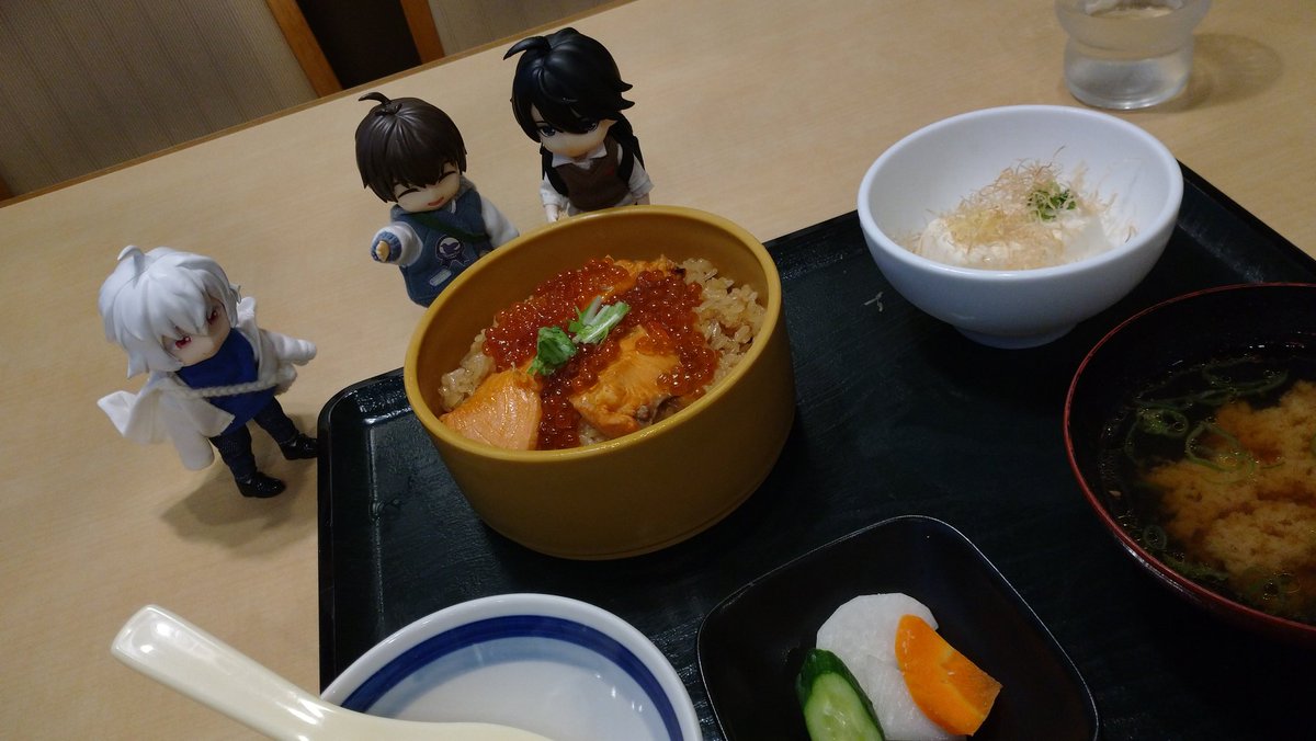 ま「鮭ー！いくらー！」
双「亘理町発祥、はらこ飯だよ」
美「宮城を代表する郷土料理だな」
#今日の双葉君と美里君
#ましろ君も一緒
#ねんどろいどどーる