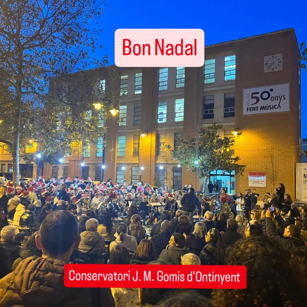 cpmgomis's tweet photo. NADALTUBES: L'aula de tubes i trombons i tota l'aula de cor del nostre conservatori ens han desitjat aquesta vesprada Bon Nadal
https://t.co/wU0F3F6sUz https://t.co/3OctOF7dnS