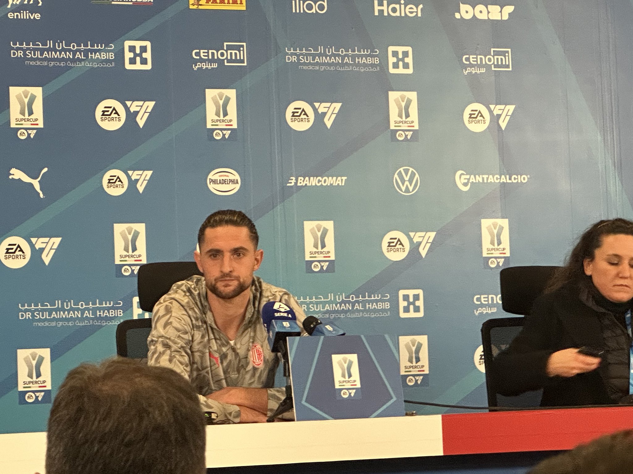 أدريان رابيو لاعب فريق ميلان في المؤتمر الصحافي: الهزيمة مؤلمة، خصوصًا أننا نقدم مستويات جيدة في الفترة الأخيرة. كنا نطمح للتأهل إلى النهائي، لكن الخسارة سببت لنا الإحباط والغضب. نأسف لما حدث، وعلينا الآن التركيز والعمل بجد على منافسات الدوري. #نابولي_ميلان 