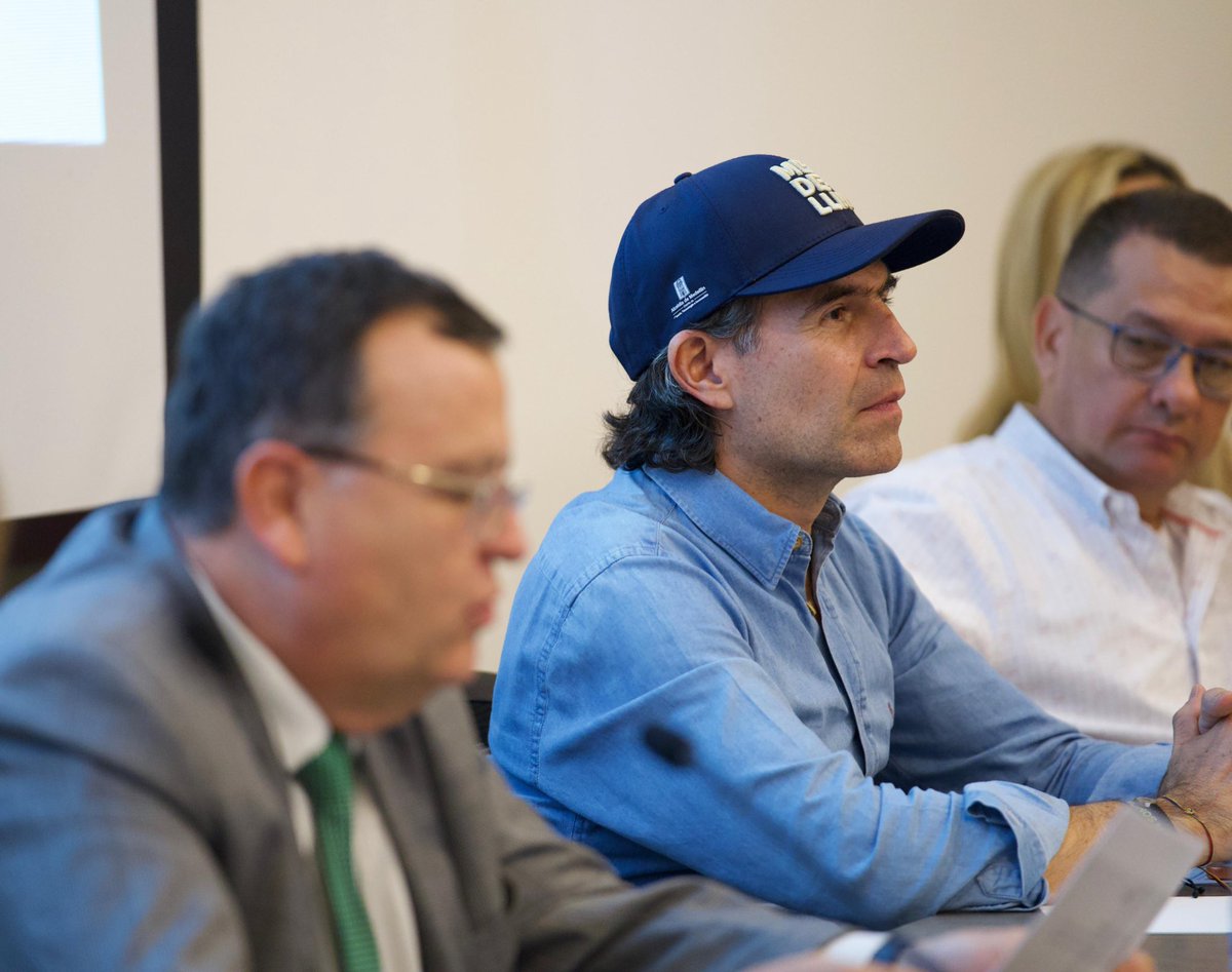 FicoGutierrez's tweet image. Mas que discursos, son hechos reales que se reflejan en inversión y en el compromiso con las víctimas. 
Hoy cerramos el último Comité Conpaz del año con cero muertes de defensores de DD. HH., 100% de rutas de protección activadas, más del 85% de personas desaparecidas encontradas…