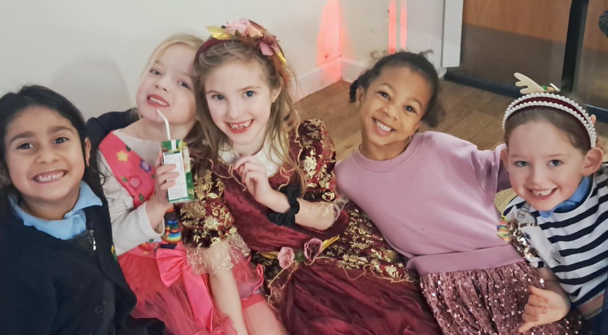 BirstallAcad13's tweet image. 🎄✨ Our youngest chn had an absolute blast at the Christmas party! 🎉 Thank you to all the amazing parents for sending in party food &amp;amp; festive outfits – the chn loved playing games, dancing &amp;amp; celebrating together. What memories we are making! ❤️ #BirstallPrimary #ChristmasJoy