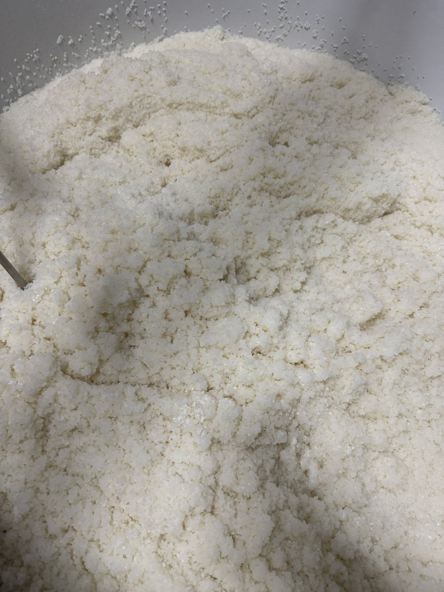 今年も白麹を使ったあの奥六の酒母づくりです。他の酒母と違って汲み水歩合が極端に少なく、酒母歩合は極端に多いので、実は結構大変なんです💦
さて、今期はどんな酒になるだろうか…