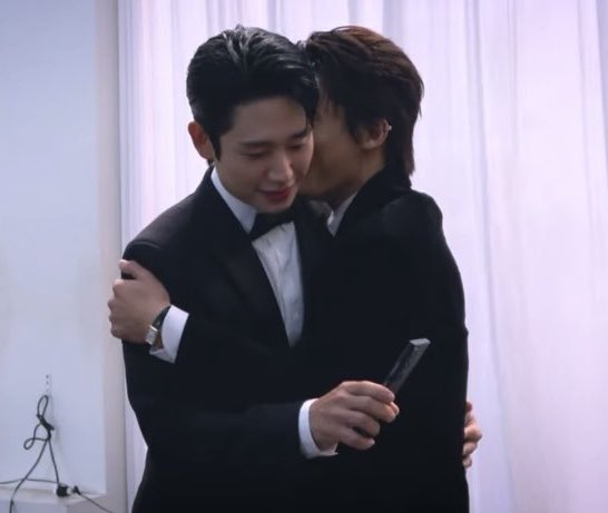 dflaqx's tweet photo. 이거보고도안느껴지면병원가봐라진지하게 https://t.co/zoBwzrkTcL
