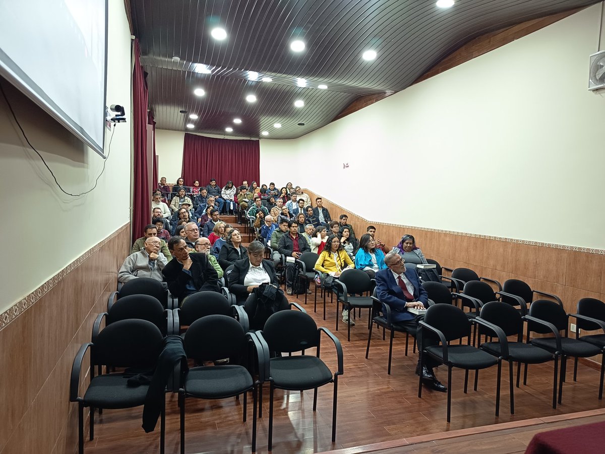 PHRONESIANOS's tweet photo. Ayer estuvo el #Phronesiano Gustavo Franklin Cortez Alanoca presente en la presentación del Libro: *Historia Contemporánea de las Ciudades Bolivianas*, en la #Academia Nacional de Ciencias, como COMENTARISTA, #IBU #CIAU #UPB https://t.co/KllZD9EPpA