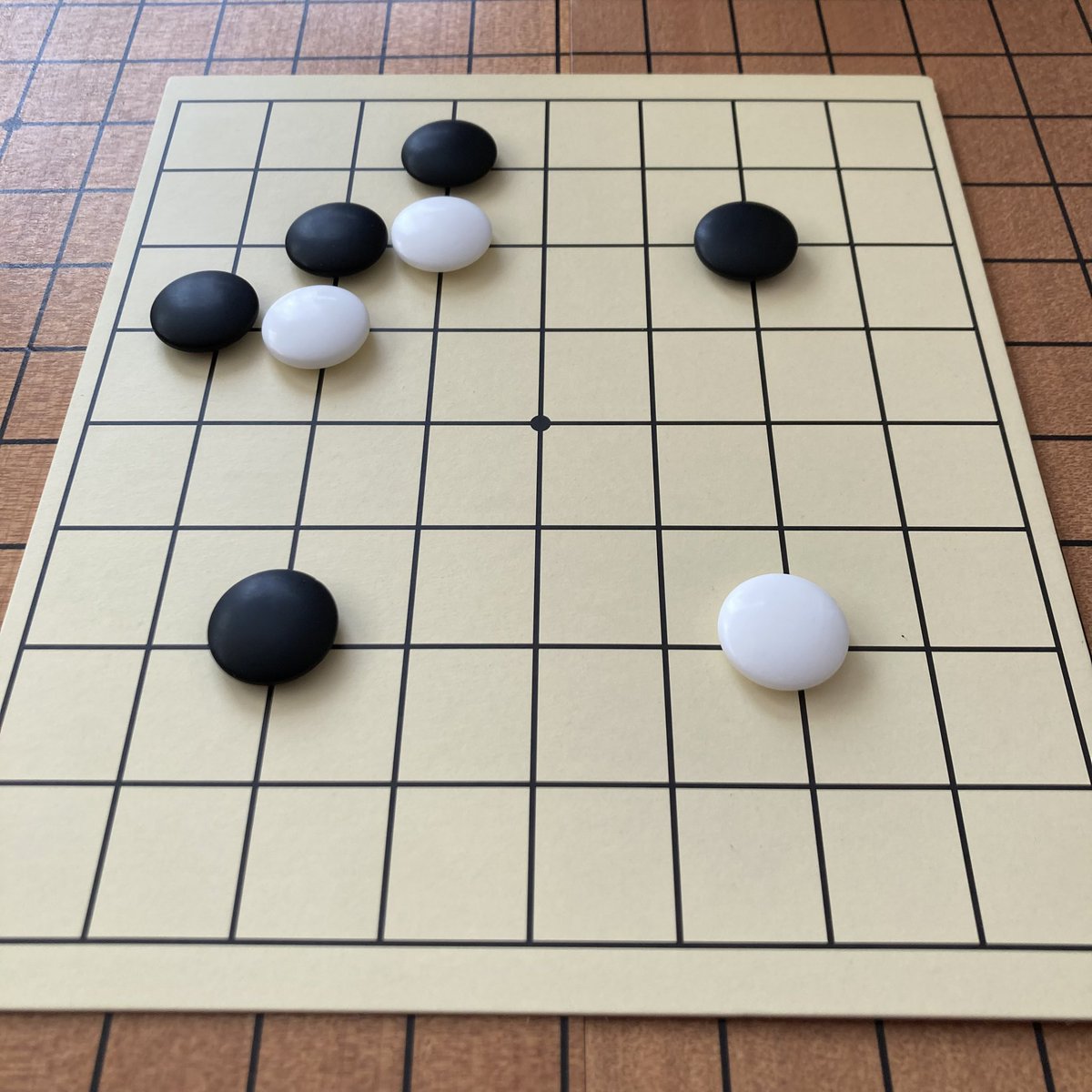 SharpKAIBUN's tweet image. 昨日の娘との一局からの詰碁祭り🌵
たまに【遥かな高みから】みたいな手を打ってくるのが面白いです