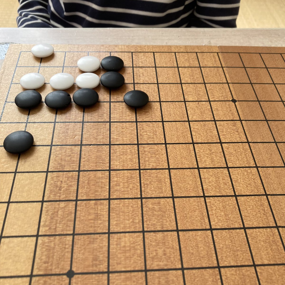 SharpKAIBUN's tweet image. 昨日の娘との一局からの詰碁祭り🌵
たまに【遥かな高みから】みたいな手を打ってくるのが面白いです