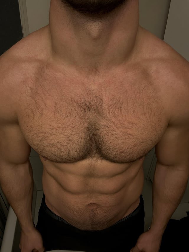 ragingsnkit's tweet image. ⠀⠀⠀⠀⠀⠀⠀⠀⠀⠀⠀⠀⠀⠀⠀⠀⠀⠀⠀⠀⠀⠀⠀ ⠀⠀⠀⠀⠀⠀⠀⠀⠀⠀⠀⠀ ⠀⠀⠀
 What the (READER) sees when looking down at Logan.

 ⠀⠀ ⠀⠀⠀⠀⠀ ⠀ ⠀ ⠀⠀⠀⠀ ⠀⠀⠀⠀ ⠀