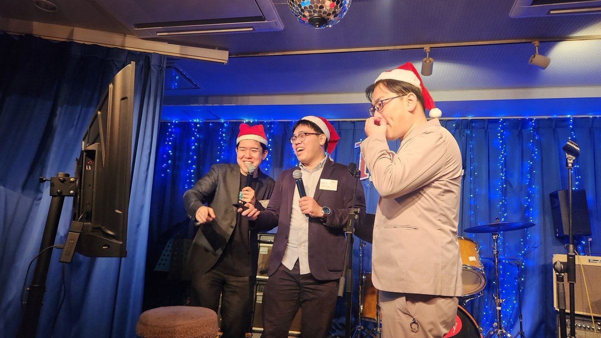 donnokakugen's tweet photo. ワクセルコラボレーターの五反田Rockyでワクセル音楽部でした🎵
サンタ三人組の演奏は特に面白かったですね🎅笑
ワクセル音楽部もどんどん参加者も増えていて嬉しいです✨
#ワクセル 
#嶋村吉洋 
#住谷知厚 
#総合プロデューサー https://t.co/bRxe2ioP4R