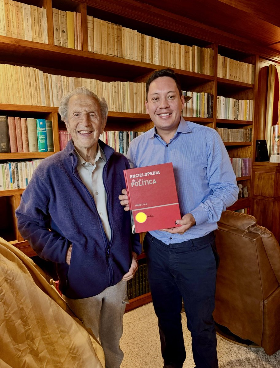 Presidente Borja:

Las banderas de la alcaldía de Cuenca se izarán a media asta por tres días en honor a su memoria y legado para el Ecuador.

Su partida deja un vacío para el país y la política ecuatoriana.  Fue un privilegio compartir con usted varias veces en su hogar y