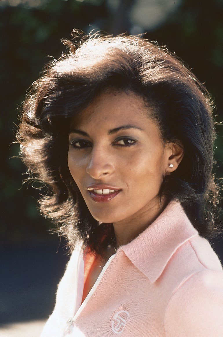 — pam grier for ebony magazine, 1976. 🌸🌻🌿

📸 by: moneta sleet jr.