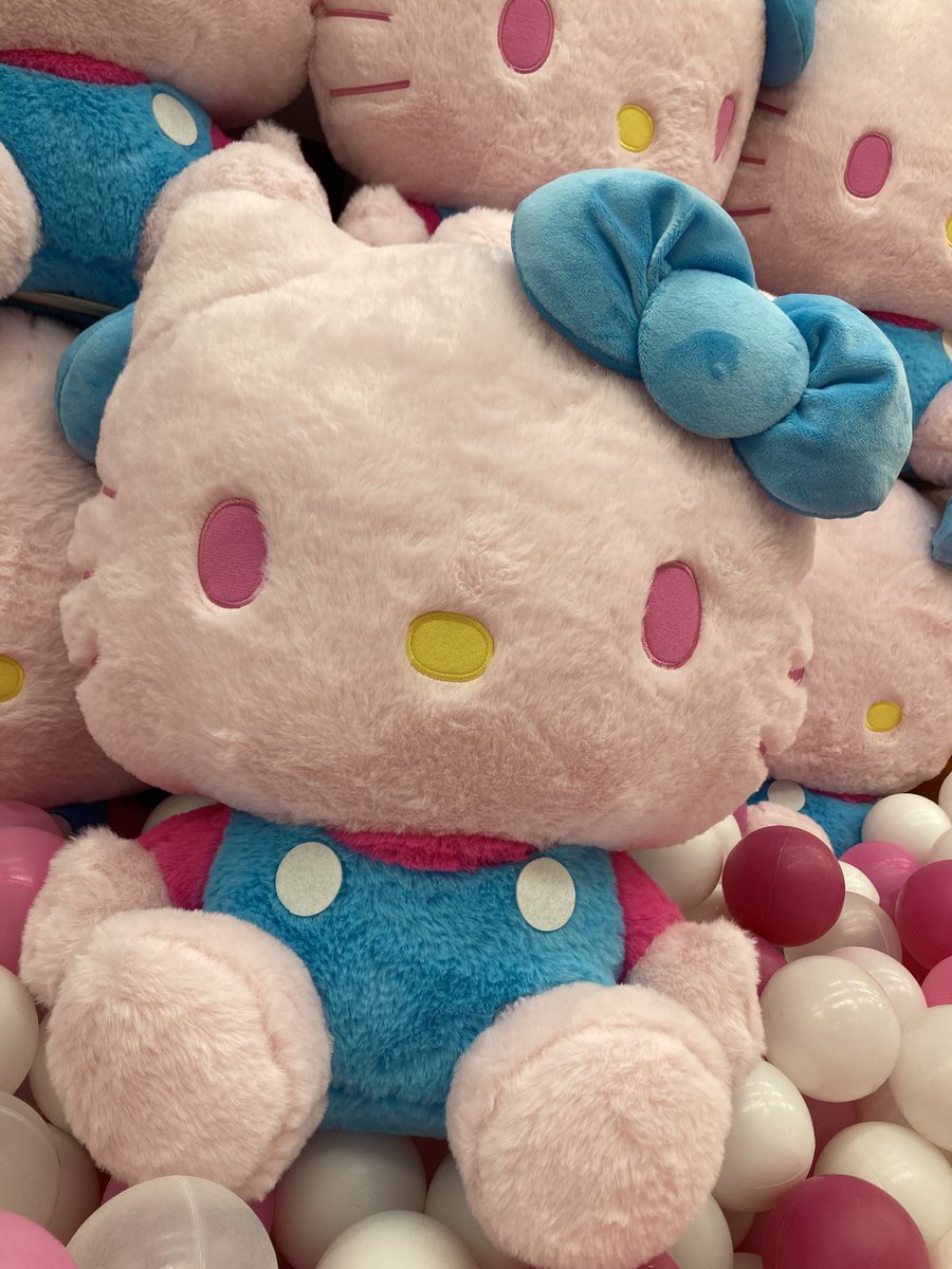 🌱新景品🌱 【ハローキティ】 ぴんくとみずいろドール ピンク色の