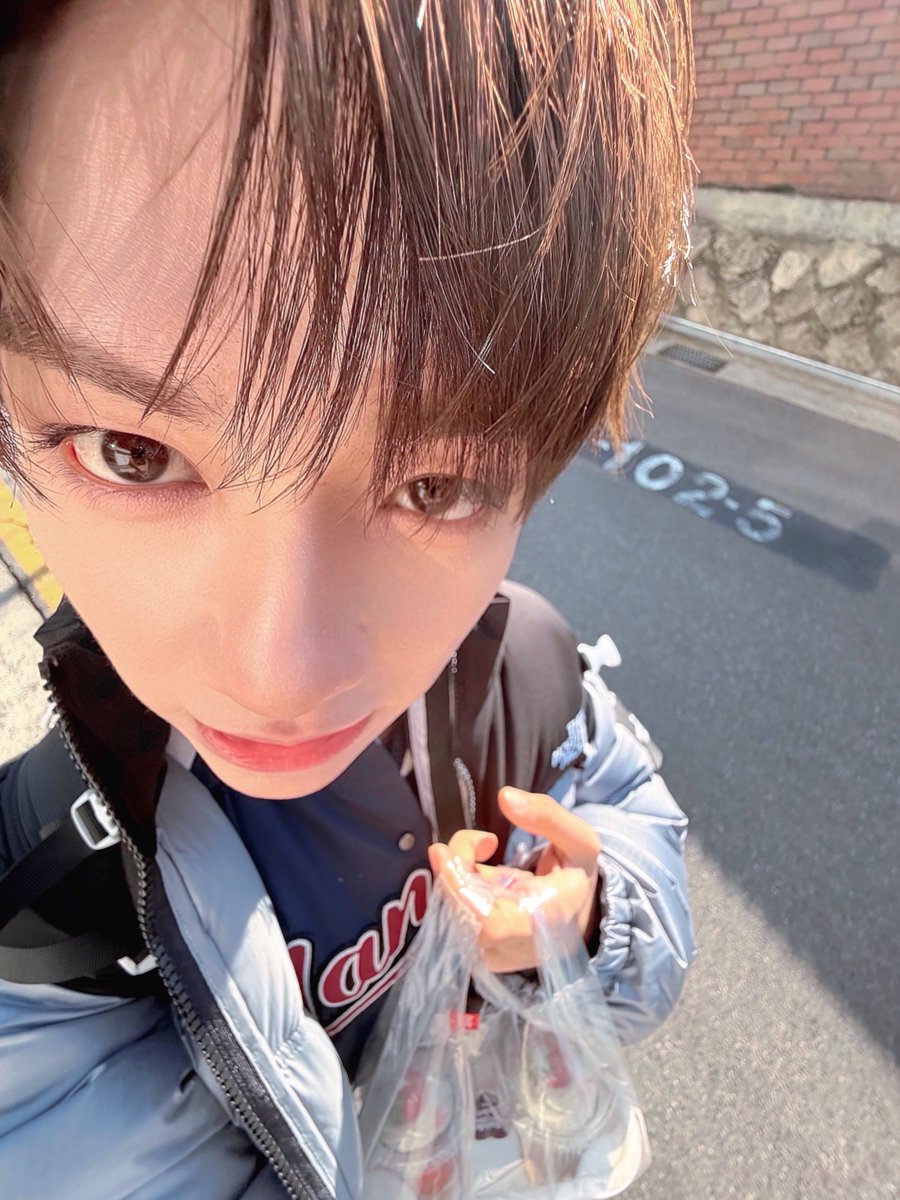 AHOFonWeverse's tweet photo. 251219 | 11:13 KST 
[ 📝 #JL wrote a post]

🦝: matcha kind of day ~ 💚🩷

🔗: https://t.co/yJmrw8oZrb

#AHOF #아홉 #제이엘
#yencetagram
@AHOF_official https://t.co/lsOp9MNRxx