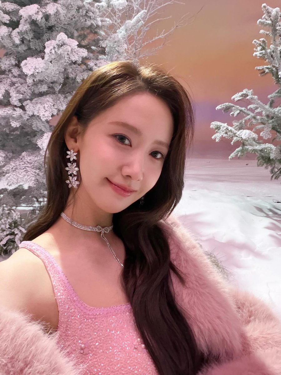 少女時代ユナ、童話から飛び出してきたようなビジュアル…ピンクの