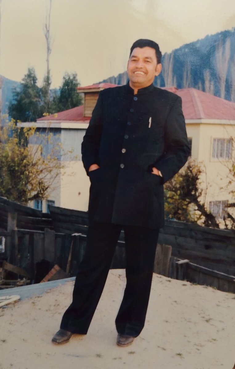 DeepManhas's tweet photo. शत‌्  शत‌् नमन विनम्र श्रद्धांजलि 🙏
Tribute to the brave BJP leader, Santosh Thakur (Advocate), who made the ultimate sacrifice on December 19, 1992, in Doda Town. His courage and dedication to the nation will never be forgotten.
#SantoshThakur #BJP #Tribute #Martyred #doda https://t.co/tioBSYjsDd