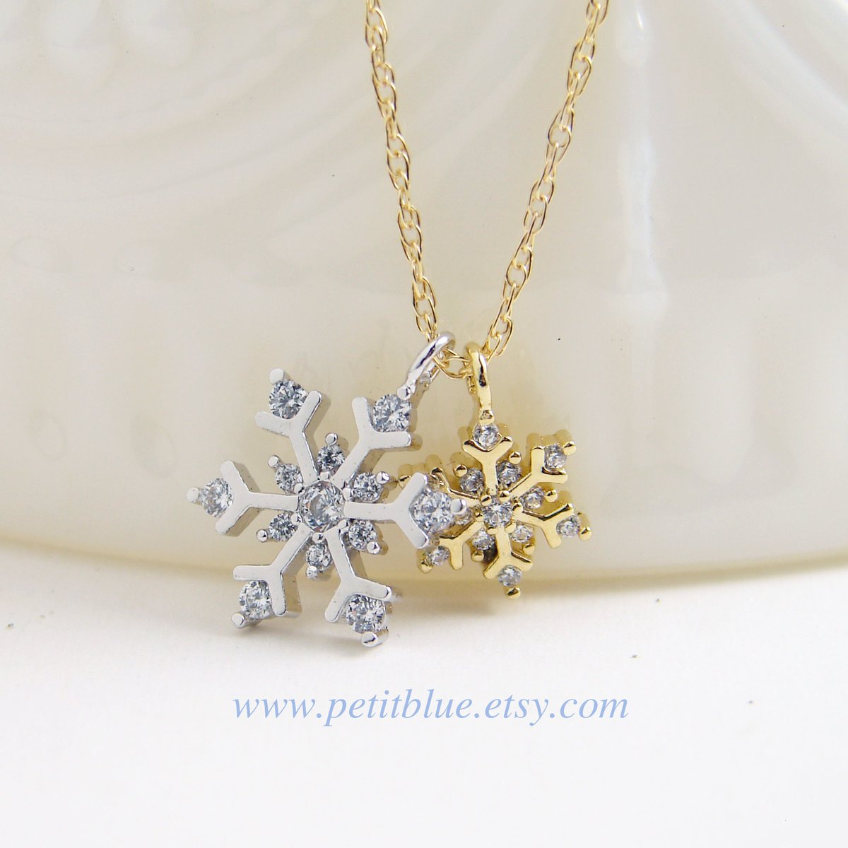 JewelryByMikako's tweet image. Snowflake Necklace ~ Gold and Silver Snowflake ~ Mom and Baby Nekclace ~ Twin Snowflakes ~ Snowflake Pendant ~ Dainty Snowflake Necklace petitblue.etsy.com/listing/743696…  #SilverSnowflake