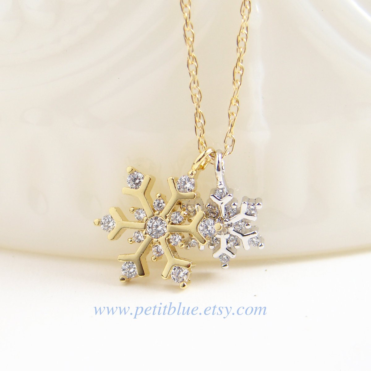 JewelryByMikako's tweet image. Snowflake Necklace ~ Gold and Silver Snowflake ~ Mom and Baby Nekclace ~ Twin Snowflakes ~ Snowflake Pendant ~ Dainty Snowflake Necklace petitblue.etsy.com/listing/743696…  #SilverSnowflake