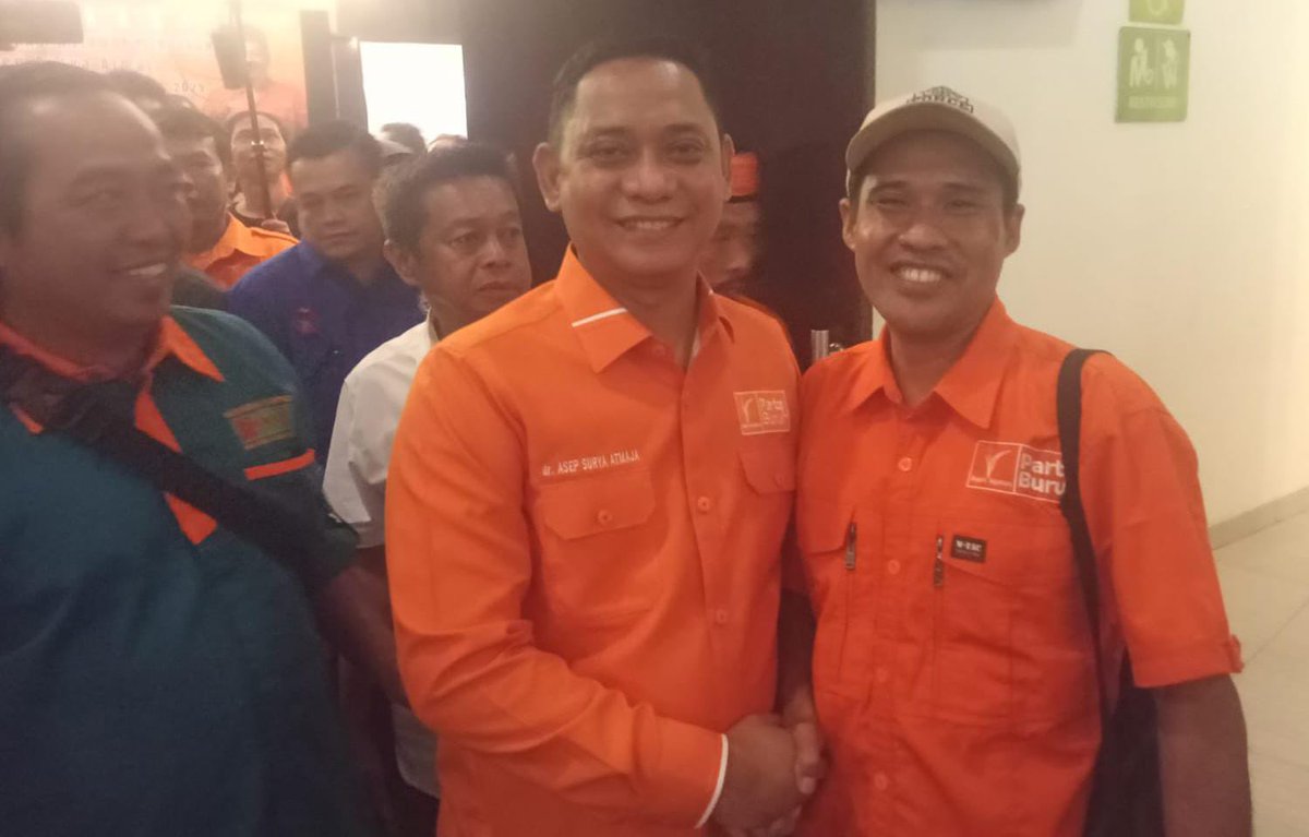 txtdrbekasi's tweet image. Dengan ditangkapnya Bupati Bekasi (Ade Kuswara), Bekasi akan dipimpin politisi Partai Buruh (Wakil Bupati Asep Surya)