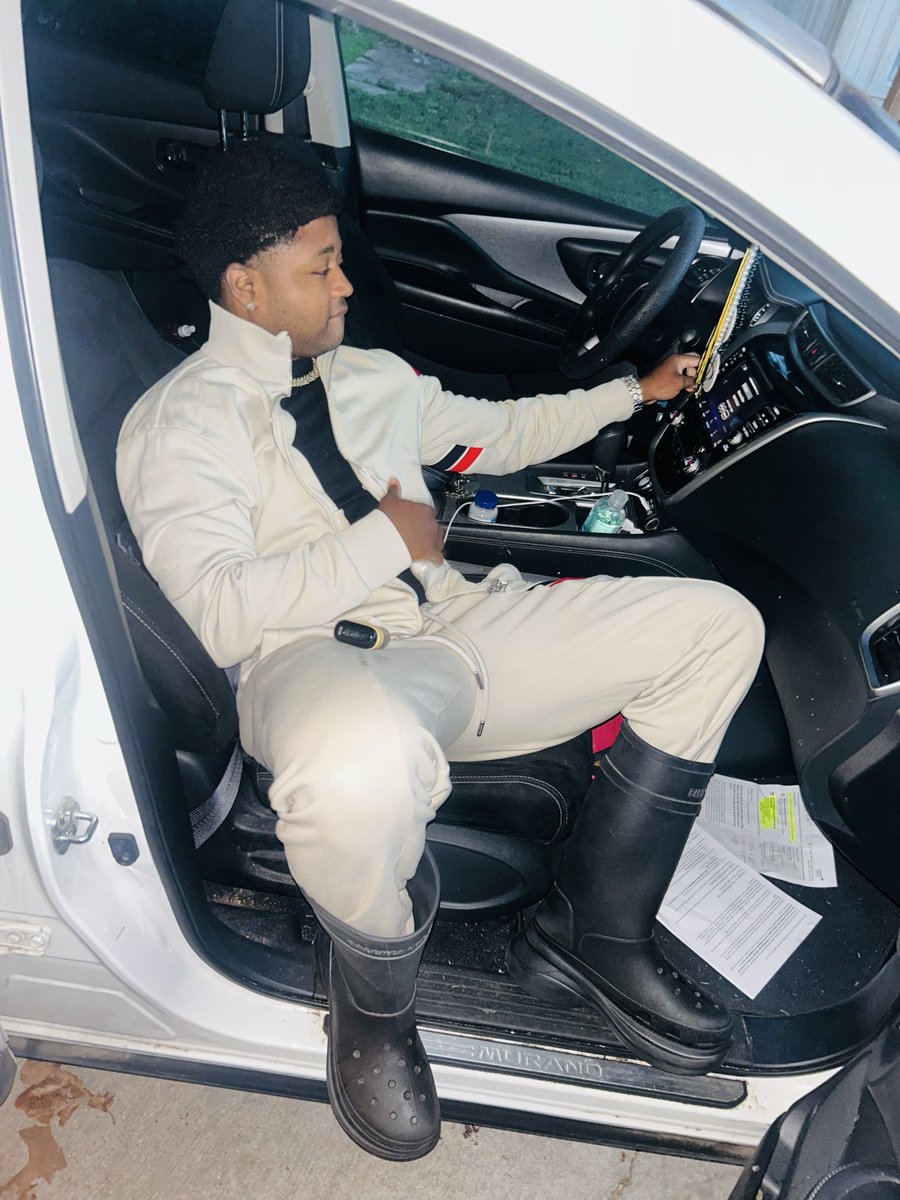 qbrutton4's tweet image. HOLY GHOST 🥶