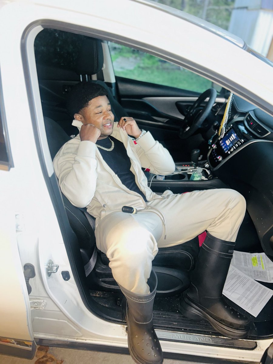 qbrutton4's tweet image. HOLY GHOST 🥶