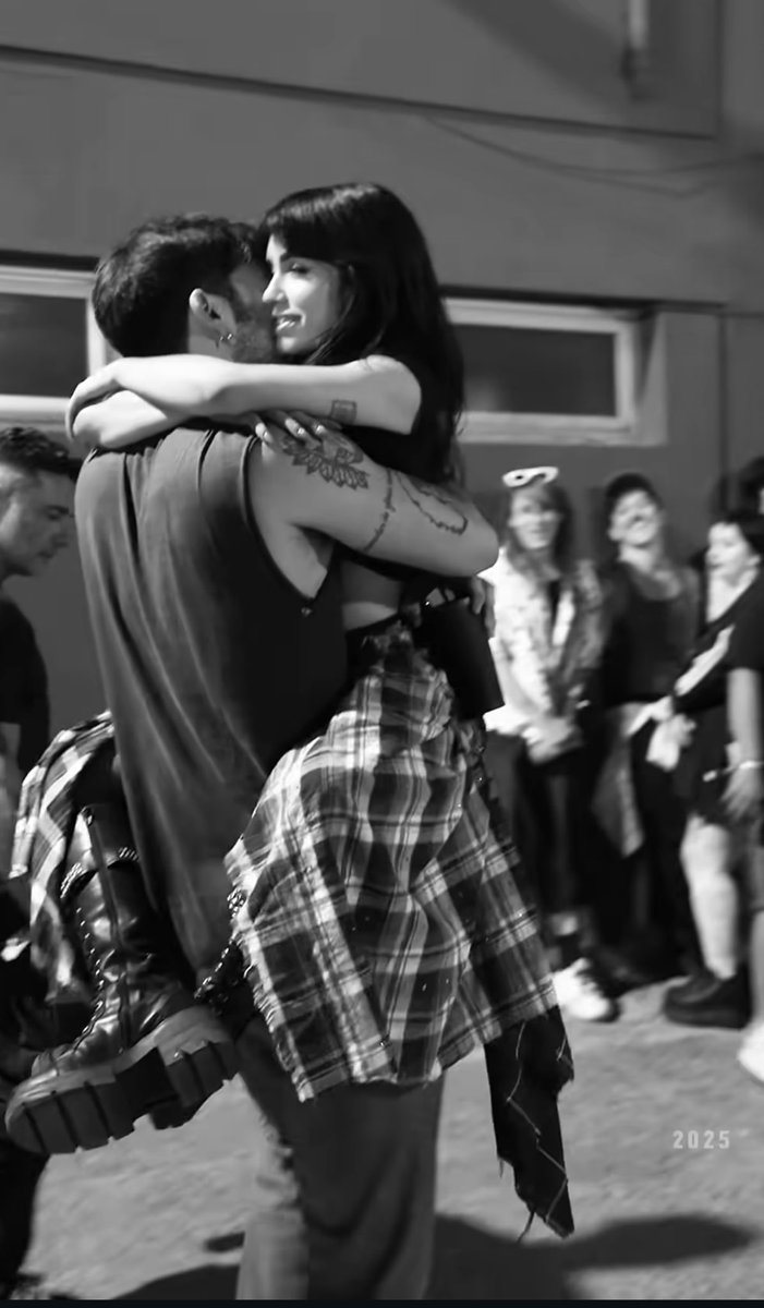 “… yo apuesto al amor eh, pero a un amor vivo, en movimiento, un amor que me quiera auténtica, que no me haga trampas, que no use tácticas, un amor que incluya al otro, un amor que me mire con ojos limpios…”