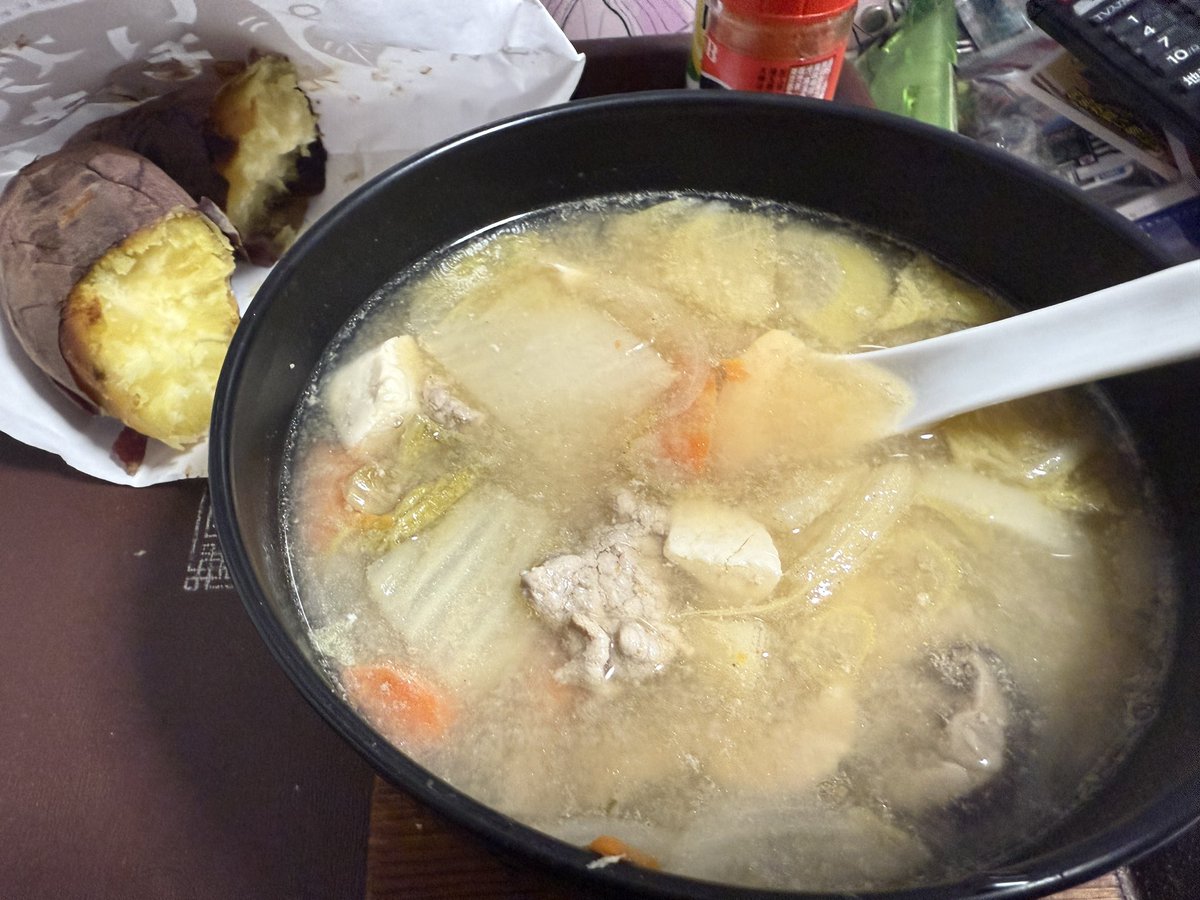 豚汁あっためて焼き芋といっしょに 