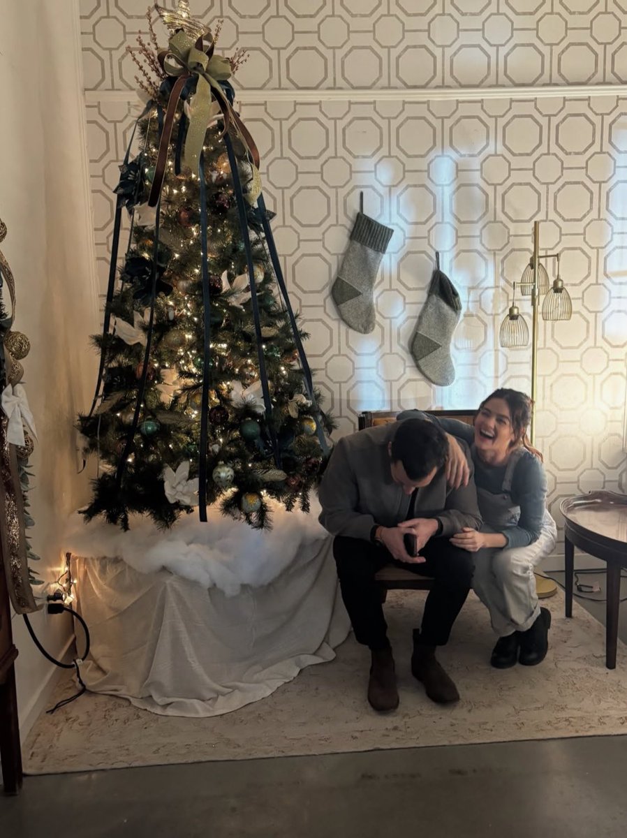 accercate's tweet image. o elenco de pll nos mimando em pleno 2025 #PrettyLittleLiars