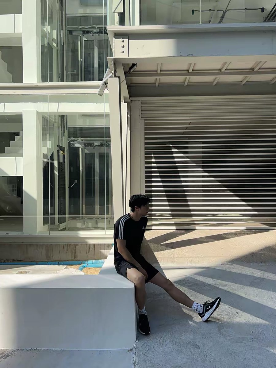 B_Suphadach's tweet image. 🏃🏻‍♂️☀️🥵 @jaestsx  #กีต้าร์ของบอสตั้น  #bosstonsuphadach