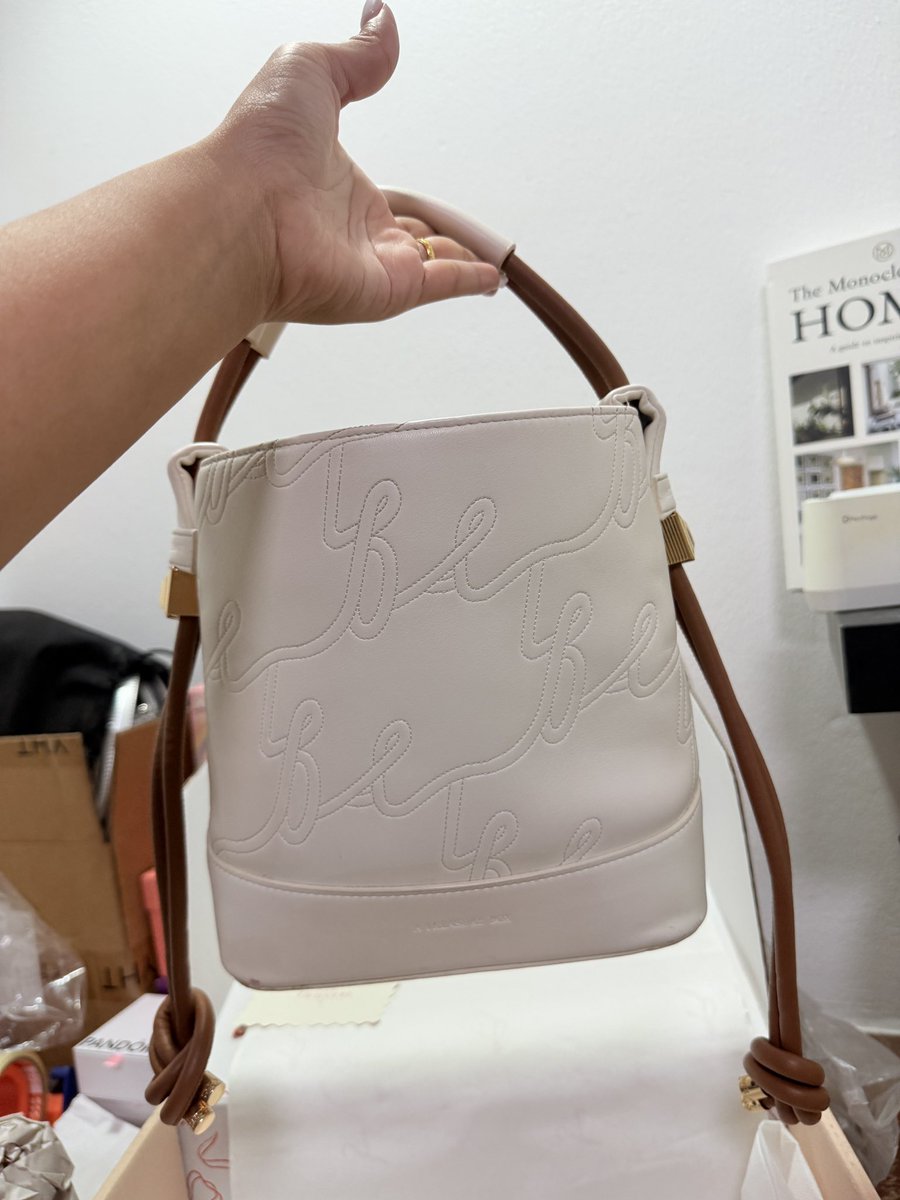 QiQeee's tweet photo. Cookie Regular All day Bag
• Used มีตำหนิตามการใช้งาน * อุปกรณ์ครบ *
🤏ราคา 1799 บาท รวมส่ง นัดรับได้🌟

#ส่งต่อatreasurebox #atreasurebox #atreasureboxbag #atreasurebox #ส่งต่อ #tullulah #atreasureboxมือ2 #atreasureboxส่งต่อ https://t.co/CWL0Ap5SdV