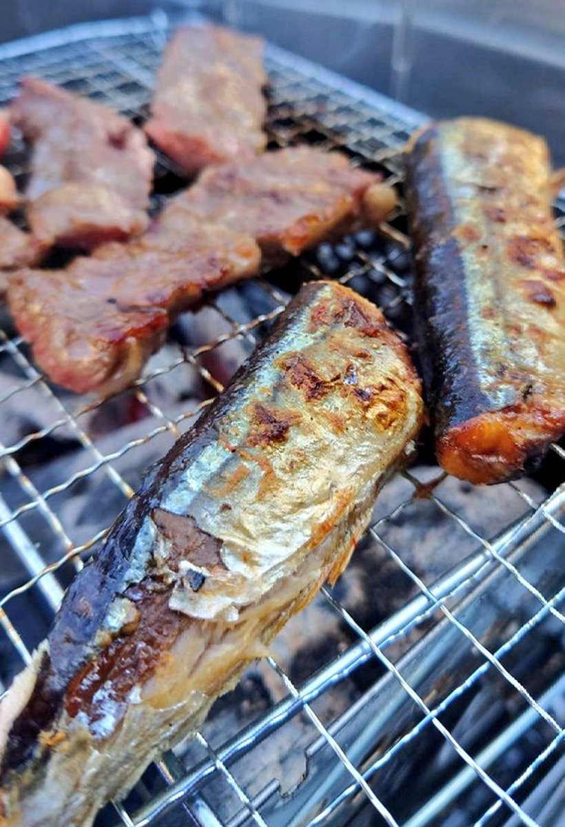 takamine164's tweet photo. 先日は「年内に炭火で焼いた秋刀魚を食ってビールを飲む」という野望を達成でき、無事にご近所野飲み部の今年の活動を終えることができました。

次は夜桜の時期まで各自まったり自主トレします。 https://t.co/jgADNImNz1