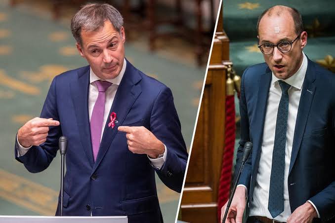 PhilippePissens's tweet photo. #AlexanderDeCroo heeft in 2023 zelf de #Euroclear tegoeden aangeboden. Van Peteghem was tegen.

Eigenlijk probeert #DeWever vandaag de shit van zijn voorganger op te kuisen. https://t.co/eS4WmFx737